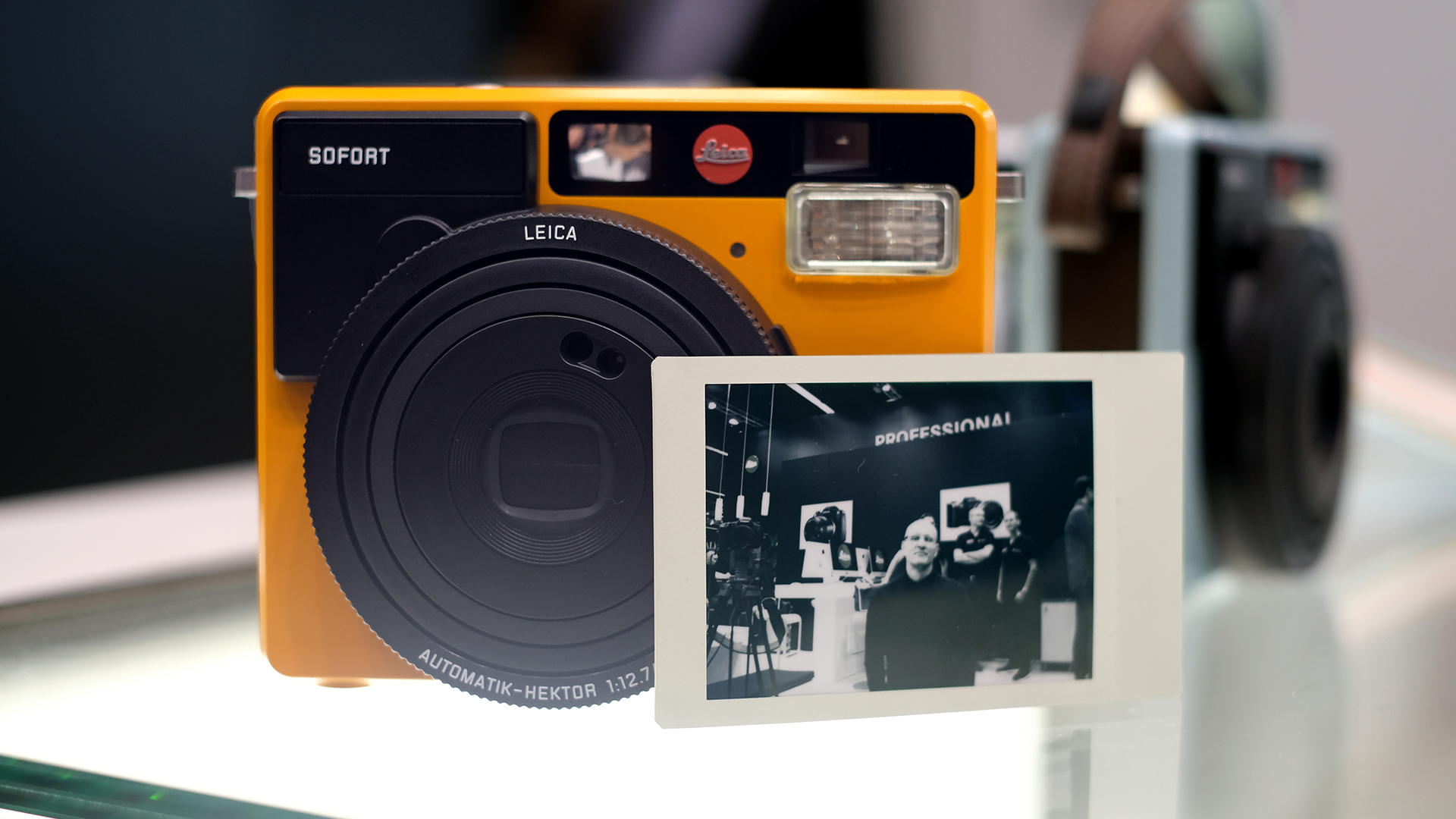 Фотоаппарат моментальной печати Leica sofort